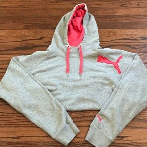 Women’s hooded pullover